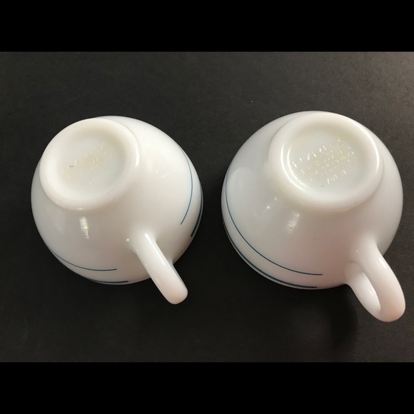 2 Pyrex Restaurant Tableware Mugs - Picture 3 of 4